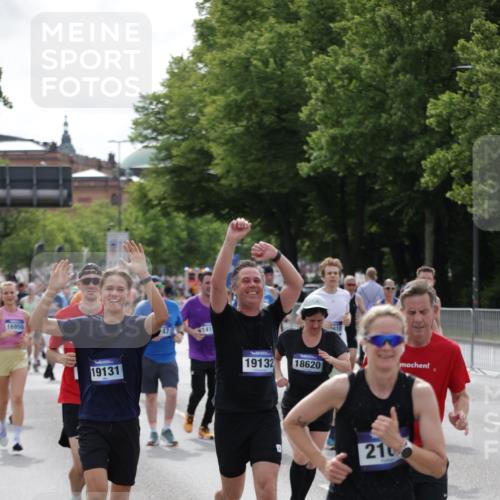 29.06.2025 - hella hamburg halbmarathon Jannik Wohlers http://msf.ph/oto/8163265 29.06.2025 10:20:20 Lombardsbrücke 1011, 2053, 2101, 2325, 2834, 2923, 2945, 3247, 3733, 3781, 4288, 4422, 4754, 4869, 5625, 6608, 8113, 8940, 9981, 10050, 10350, 11100, 11145, 11995, 12844, 14138, 14157, 14246, 14342, 14344, 14500, 14502, 14503, 14610, 14611, 14615, 14670, 15244, 15513, 16135, 16254, 16638, 16950, 17095, 17155, 17581, 17832, 17987, 18007, 18141, 18423, 18620, 18908, 19014, 19124, 19125, 19131, 19132 meine-sportfotos.de