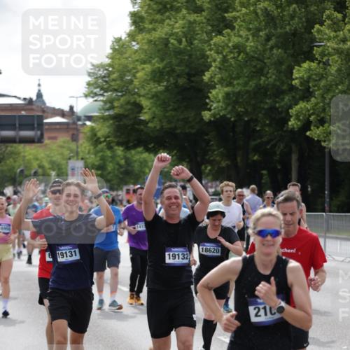 29.06.2025 - hella hamburg halbmarathon Jannik Wohlers http://msf.ph/oto/8163273 29.06.2025 10:20:20 Lombardsbrücke 1011, 2053, 2101, 2325, 2834, 2923, 2945, 3247, 3733, 3781, 4288, 4422, 4754, 4869, 5625, 6608, 8113, 8940, 9981, 10050, 10350, 11100, 11145, 11995, 12844, 14138, 14157, 14246, 14342, 14344, 14500, 14502, 14503, 14610, 14611, 14615, 14670, 15244, 15513, 16135, 16254, 16638, 16950, 17095, 17155, 17581, 17832, 17987, 18007, 18141, 18423, 18620, 18908, 19014, 19124, 19125, 19131, 19132 meine-sportfotos.de