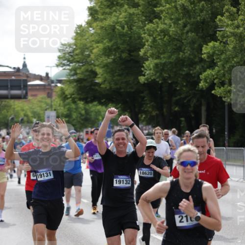 29.06.2025 - hella hamburg halbmarathon Jannik Wohlers http://msf.ph/oto/8163281 29.06.2025 10:20:20 Lombardsbrücke 1011, 2053, 2101, 2325, 2834, 2923, 2945, 3247, 3733, 3781, 4288, 4422, 4754, 4869, 5625, 6608, 8113, 8940, 9981, 10050, 10350, 11100, 11145, 11995, 12844, 14138, 14157, 14246, 14342, 14344, 14500, 14502, 14503, 14610, 14611, 14615, 14670, 15244, 15513, 16135, 16254, 16638, 16950, 17095, 17155, 17581, 17832, 17987, 18007, 18141, 18423, 18620, 18908, 19014, 19124, 19125, 19131, 19132 meine-sportfotos.de