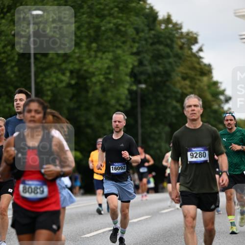 29.06.2025 - hella hamburg halbmarathon Dr. Thomas Lammeyer http://msf.ph/oto/8163305 29.06.2025 10:08:54 Kennedybrücke 1126, 1316, 1347, 1559, 2011, 2424, 2463, 2540, 2698, 2852, 3994, 4146, 4293, 4538, 4904, 6311, 7017, 8089, 8217, 9280, 10100, 10213, 10709, 10834, 10962, 11088 meine-sportfotos.de