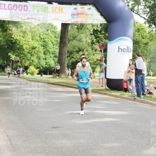 29.06.2025 - hella hamburg halbmarathon MichiJ http://msf.ph/oto/8163326 29.06.2025 10:13:04 Zwischen KM18-KM19 4128, 4571 meine-sportfotos.de