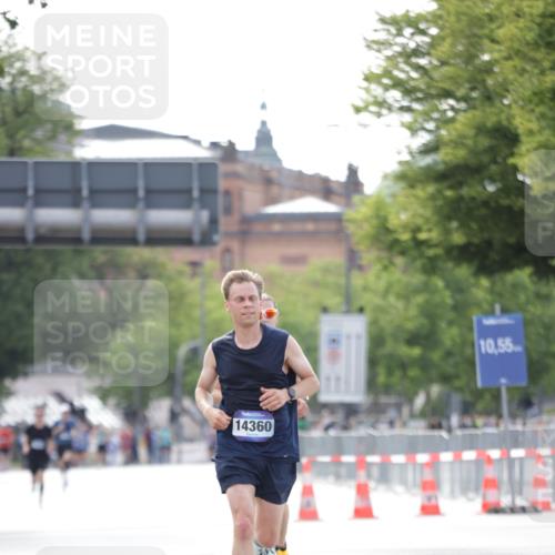 29.06.2025 - hella hamburg halbmarathon Jannik Wohlers http://msf.ph/oto/8163342 29.06.2025 09:40:25 Lombardsbrücke 5253, 6816, 9475, 11210, 11829, 12373, 14360, 14766, 17771 meine-sportfotos.de
