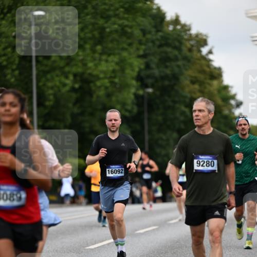 29.06.2025 - hella hamburg halbmarathon Dr. Thomas Lammeyer http://msf.ph/oto/8163349 29.06.2025 10:08:54 Kennedybrücke 1126, 1316, 1347, 1559, 2011, 2424, 2463, 2540, 2698, 2852, 3994, 4146, 4293, 4538, 4904, 6311, 7017, 8089, 8217, 9280, 10100, 10213, 10709, 10834, 10962, 11088 meine-sportfotos.de