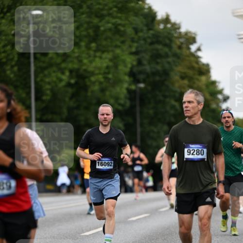 29.06.2025 - hella hamburg halbmarathon Dr. Thomas Lammeyer http://msf.ph/oto/8163367 29.06.2025 10:08:54 Kennedybrücke 1126, 1316, 1347, 1559, 2011, 2424, 2463, 2540, 2698, 2852, 3994, 4146, 4293, 4538, 4904, 6311, 7017, 8089, 8217, 9280, 10100, 10213, 10709, 10834, 10962, 11088 meine-sportfotos.de