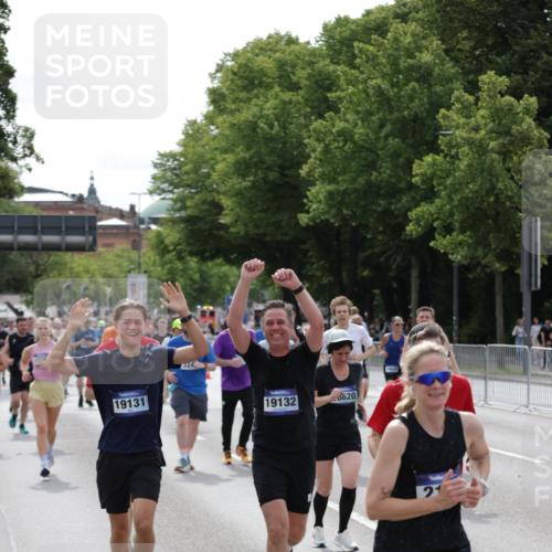 29.06.2025 - hella hamburg halbmarathon Jannik Wohlers http://msf.ph/oto/8163387 29.06.2025 10:20:20 Lombardsbrücke 1011, 2053, 2101, 2325, 2834, 2923, 2945, 3247, 3733, 3781, 4288, 4422, 4754, 4869, 5625, 6608, 8113, 8940, 9981, 10050, 10350, 11100, 11145, 11995, 12844, 14138, 14157, 14246, 14342, 14344, 14500, 14502, 14503, 14610, 14611, 14615, 14670, 15244, 15513, 16135, 16254, 16638, 16950, 17095, 17155, 17581, 17832, 17987, 18007, 18141, 18423, 18620, 18908, 19014, 19124, 19125, 19131, 19132 meine-sportfotos.de