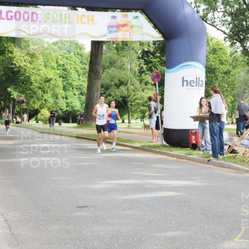 29.06.2025 - hella hamburg halbmarathon MichiJ http://msf.ph/oto/8163396 29.06.2025 10:13:11 Zwischen KM18-KM19 4128, 4571 meine-sportfotos.de