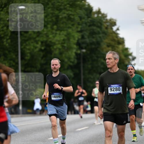 29.06.2025 - hella hamburg halbmarathon Dr. Thomas Lammeyer http://msf.ph/oto/8163402 29.06.2025 10:08:54 Kennedybrücke 1126, 1316, 1347, 1559, 2011, 2424, 2463, 2540, 2698, 2852, 3994, 4146, 4293, 4538, 4904, 6311, 7017, 8089, 8217, 9280, 10100, 10213, 10709, 10834, 10962, 11088 meine-sportfotos.de