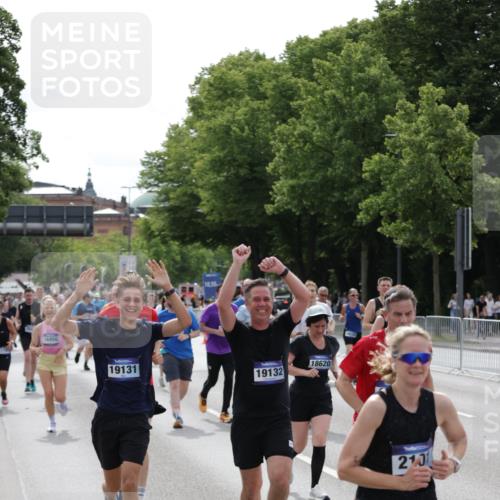 29.06.2025 - hella hamburg halbmarathon Jannik Wohlers http://msf.ph/oto/8163432 29.06.2025 10:20:20 Lombardsbrücke 1011, 2053, 2101, 2325, 2834, 2923, 2945, 3247, 3733, 3781, 4288, 4422, 4754, 4869, 5625, 6608, 8113, 8940, 9981, 10050, 10350, 11100, 11145, 11995, 12844, 14138, 14157, 14246, 14342, 14344, 14500, 14502, 14503, 14610, 14611, 14615, 14670, 15244, 15513, 16135, 16254, 16638, 16950, 17095, 17155, 17581, 17832, 17987, 18007, 18141, 18423, 18620, 18908, 19014, 19124, 19125, 19131, 19132 meine-sportfotos.de