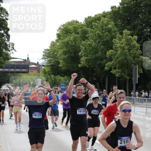29.06.2025 - hella hamburg halbmarathon Jannik Wohlers http://msf.ph/oto/8163441 29.06.2025 10:20:20 Lombardsbrücke 1011, 2053, 2101, 2325, 2834, 2923, 2945, 3247, 3733, 3781, 4288, 4422, 4754, 4869, 5625, 6608, 8113, 8940, 9981, 10050, 10350, 11100, 11145, 11995, 12844, 14138, 14157, 14246, 14342, 14344, 14500, 14502, 14503, 14610, 14611, 14615, 14670, 15244, 15513, 16135, 16254, 16638, 16950, 17095, 17155, 17581, 17832, 17987, 18007, 18141, 18423, 18620, 18908, 19014, 19124, 19125, 19131, 19132 meine-sportfotos.de