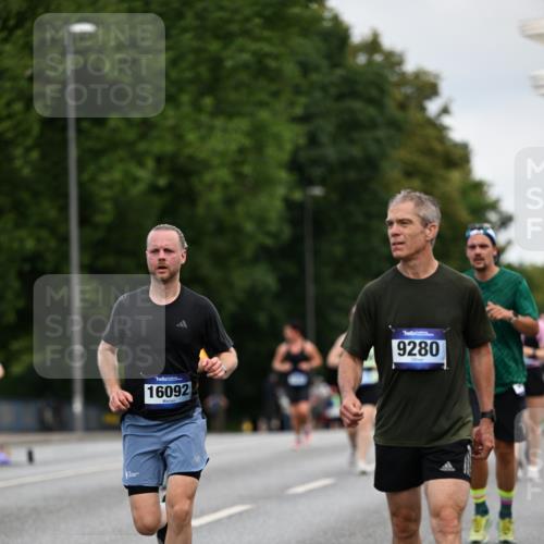 29.06.2025 - hella hamburg halbmarathon Dr. Thomas Lammeyer http://msf.ph/oto/8163443 29.06.2025 10:08:55 Kennedybrücke 1126, 1316, 1347, 1559, 2011, 2424, 2463, 2540, 2698, 2852, 3994, 4146, 4293, 4538, 4904, 6311, 7017, 8089, 8217, 9280, 10100, 10213, 10709, 10834, 11088 meine-sportfotos.de
