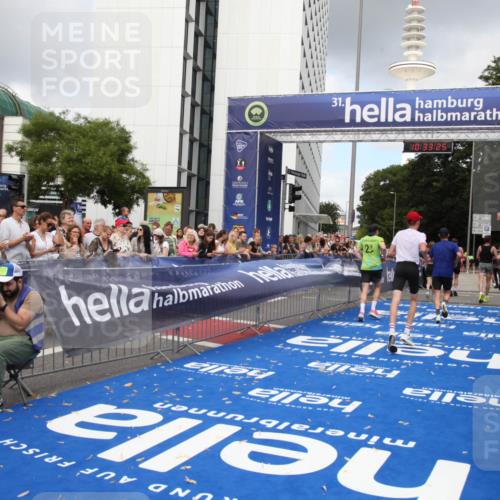29.06.2025 - hella hamburg halbmarathon Michael Strokosch http://msf.ph/oto/8163466 29.06.2025 10:33:24 Ziel 1959, 4679, 7723, 9047, 14167, 16881, 17175, 17489, 18455 meine-sportfotos.de