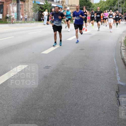 29.06.2025 - hella hamburg halbmarathon Yannick Fuchs http://msf.ph/oto/8163473 29.06.2025 10:39:45 20KM 2188, 2367, 2470, 4997, 5623, 5648, 5706, 6054, 6375, 6819, 6831, 7056, 7087, 7167, 7325, 7709, 8374, 9105, 9710, 9720, 10064, 10741, 11291, 11688, 11821, 12643, 12783, 13919, 14374, 15365, 15636, 15651, 15666, 15760, 16617, 16689, 16725, 17544, 17960, 18055, 18185, 18407, 18638, 18862, 19116 meine-sportfotos.de