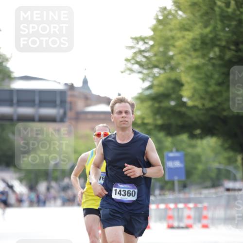 29.06.2025 - hella hamburg halbmarathon Jannik Wohlers http://msf.ph/oto/8163474 29.06.2025 09:40:27 Lombardsbrücke 5253, 6816, 9475, 11829, 12373, 14360, 14766, 15526, 17771 meine-sportfotos.de