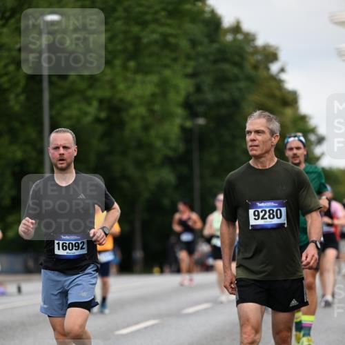 29.06.2025 - hella hamburg halbmarathon Dr. Thomas Lammeyer http://msf.ph/oto/8163480 29.06.2025 10:08:55 Kennedybrücke 1126, 1316, 1347, 1559, 2011, 2424, 2463, 2540, 2698, 2852, 3994, 4146, 4293, 4538, 4904, 6311, 7017, 8089, 8217, 9280, 10100, 10213, 10709, 10834, 11088 meine-sportfotos.de