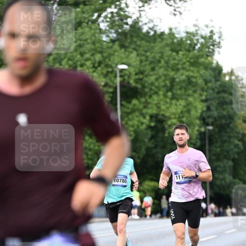 29.06.2025 - hella hamburg halbmarathon Dr. Thomas Lammeyer http://msf.ph/oto/8163496 29.06.2025 09:44:47 Kennedybrücke 2892, 4128, 4571, 6559, 7862, 10234, 10780, 11194 meine-sportfotos.de