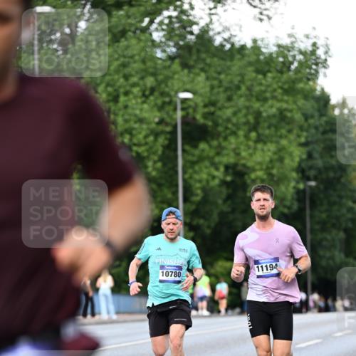 29.06.2025 - hella hamburg halbmarathon Dr. Thomas Lammeyer http://msf.ph/oto/8163517 29.06.2025 09:44:48 Kennedybrücke 2892, 4128, 4571, 6559, 7862, 10234, 10780, 11194 meine-sportfotos.de