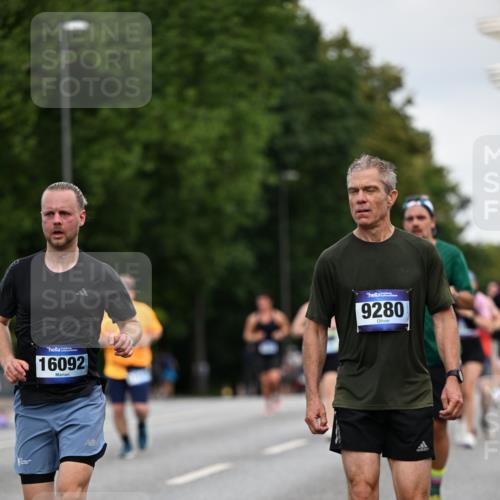 29.06.2025 - hella hamburg halbmarathon Dr. Thomas Lammeyer http://msf.ph/oto/8163531 29.06.2025 10:08:56 Kennedybrücke 1126, 1316, 1347, 1559, 2011, 2424, 2463, 2540, 2698, 2852, 3994, 4146, 4293, 4538, 6311, 7017, 8089, 8217, 9280, 10100, 10213, 10709, 10834, 11088 meine-sportfotos.de