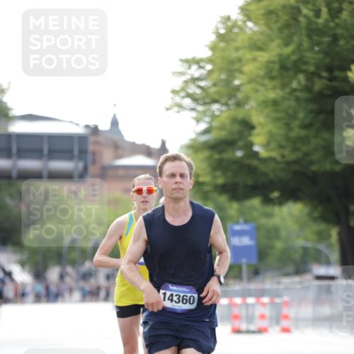 29.06.2025 - hella hamburg halbmarathon Jannik Wohlers http://msf.ph/oto/8163532 29.06.2025 09:40:27 Lombardsbrücke 5253, 6816, 9475, 11829, 12373, 14360, 14766, 15526, 17771 meine-sportfotos.de