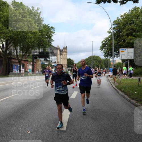 29.06.2025 - hella hamburg halbmarathon Yannick Fuchs http://msf.ph/oto/8163544 29.06.2025 10:39:47 20KM 2188, 2270, 2367, 2470, 3186, 4277, 5623, 5648, 5706, 6054, 6375, 6819, 6831, 7056, 7087, 7709, 8374, 9105, 9710, 9720, 10064, 10741, 11291, 11688, 11821, 12643, 12783, 13919, 14374, 14764, 15365, 15636, 15651, 16513, 16617, 16689, 16725, 17544, 17960, 18055, 18185, 18346, 18407, 18638, 18862, 19116 meine-sportfotos.de
