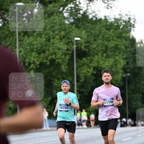 29.06.2025 - hella hamburg halbmarathon Dr. Thomas Lammeyer http://msf.ph/oto/8163545 29.06.2025 09:44:48 Kennedybrücke 2892, 4128, 4571, 6559, 7862, 10234, 10780, 11194 meine-sportfotos.de