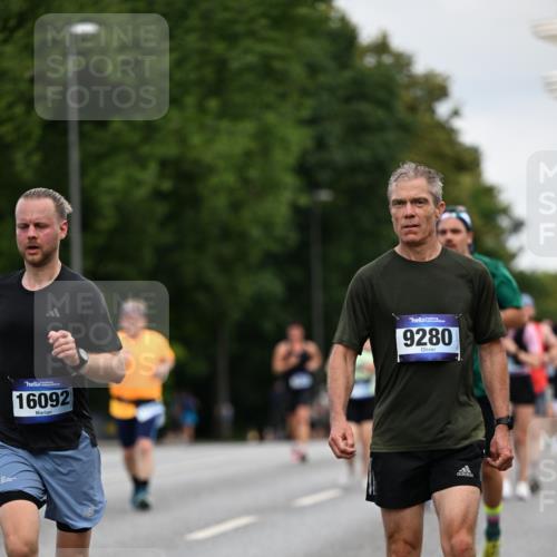 29.06.2025 - hella hamburg halbmarathon Dr. Thomas Lammeyer http://msf.ph/oto/8163555 29.06.2025 10:08:56 Kennedybrücke 1126, 1316, 1347, 1559, 2011, 2424, 2463, 2540, 2698, 2852, 3994, 4146, 4293, 4538, 6311, 7017, 8089, 8217, 9280, 10100, 10213, 10709, 10834, 11088 meine-sportfotos.de