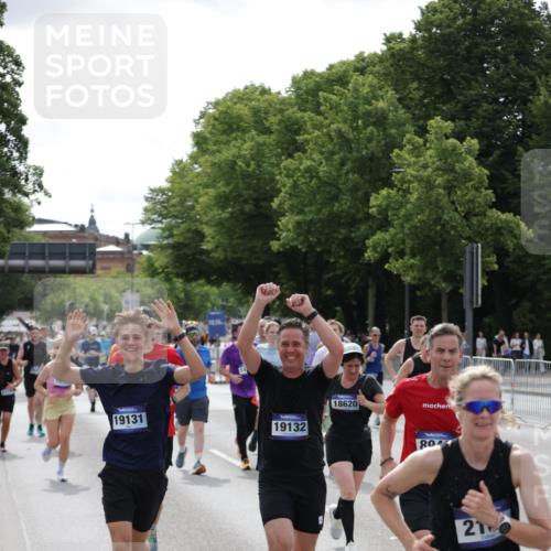 29.06.2025 - hella hamburg halbmarathon Jannik Wohlers http://msf.ph/oto/8163569 29.06.2025 10:20:21 Lombardsbrücke 2053, 2101, 2325, 2834, 2923, 2945, 3247, 3781, 4288, 4422, 4754, 4869, 5625, 6608, 8113, 8940, 9981, 10050, 10350, 11100, 11145, 11995, 12844, 14138, 14157, 14246, 14342, 14344, 14500, 14502, 14503, 14610, 14611, 14615, 14670, 15513, 16135, 16254, 16638, 16950, 17095, 17155, 17581, 17832, 17987, 18007, 18141, 18423, 18620, 18908, 19014, 19124, 19125, 19131, 19132 meine-sportfotos.de
