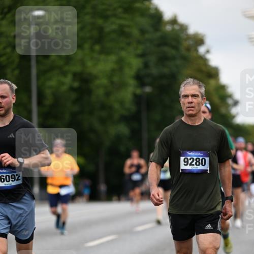 29.06.2025 - hella hamburg halbmarathon Dr. Thomas Lammeyer http://msf.ph/oto/8163588 29.06.2025 10:08:56 Kennedybrücke 1126, 1316, 1347, 1559, 2011, 2424, 2463, 2540, 2698, 2852, 3994, 4146, 4293, 4538, 6311, 7017, 8089, 8217, 9280, 10100, 10213, 10709, 10834, 11088 meine-sportfotos.de