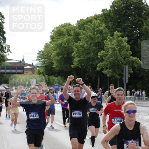 29.06.2025 - hella hamburg halbmarathon Jannik Wohlers http://msf.ph/oto/8163591 29.06.2025 10:20:21 Lombardsbrücke 2053, 2101, 2325, 2834, 2923, 2945, 3247, 3781, 4288, 4422, 4754, 4869, 5625, 6608, 8113, 8940, 9981, 10050, 10350, 11100, 11145, 11995, 12844, 14138, 14157, 14246, 14342, 14344, 14500, 14502, 14503, 14610, 14611, 14615, 14670, 15513, 16135, 16254, 16638, 16950, 17095, 17155, 17581, 17832, 17987, 18007, 18141, 18423, 18620, 18908, 19014, 19124, 19125, 19131, 19132 meine-sportfotos.de