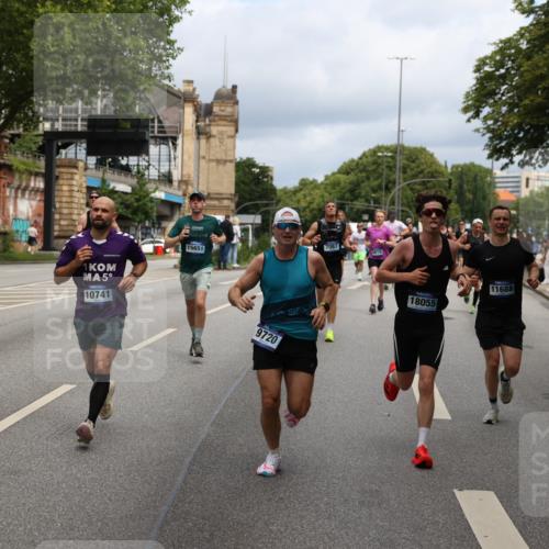 29.06.2025 - hella hamburg halbmarathon Yannick Fuchs http://msf.ph/oto/8163613 29.06.2025 10:39:49 20KM 2188, 2270, 2367, 2470, 2707, 3186, 4277, 5623, 5648, 5706, 6054, 6375, 6819, 6831, 7056, 7087, 7709, 8374, 9105, 9710, 9720, 10064, 10741, 11291, 11688, 11821, 12643, 12783, 13919, 14374, 14385, 14764, 15365, 15636, 15651, 16513, 16617, 16725, 17544, 17960, 18055, 18185, 18346, 18407, 18638, 18862, 18878, 19116 meine-sportfotos.de