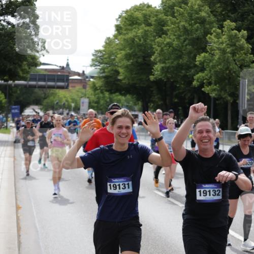 29.06.2025 - hella hamburg halbmarathon Jannik Wohlers http://msf.ph/oto/8163627 29.06.2025 10:20:22 Lombardsbrücke 2053, 2101, 2325, 2834, 2923, 2945, 3247, 3781, 4288, 4350, 4422, 4754, 4869, 5625, 6608, 8113, 8940, 9005, 9011, 9236, 9981, 10050, 10350, 11100, 11145, 11995, 12844, 14138, 14157, 14246, 14342, 14344, 14500, 14502, 14503, 14610, 14611, 14615, 14670, 15513, 16135, 16254, 16638, 16950, 17095, 17155, 17581, 17832, 17987, 18007, 18141, 18423, 18620, 18908, 19014, 19124, 19125, 19131, 19132 meine-sportfotos.de