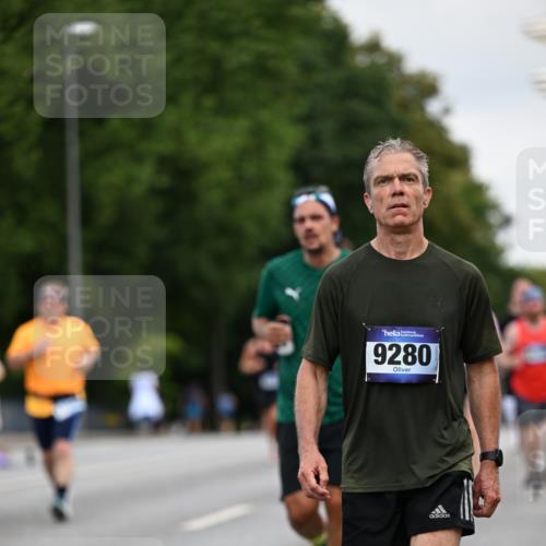 29.06.2025 - hella hamburg halbmarathon Dr. Thomas Lammeyer http://msf.ph/oto/8163656 29.06.2025 10:08:57 Kennedybrücke 1126, 1316, 1347, 1559, 2011, 2424, 2463, 2540, 2698, 2852, 3994, 4146, 4293, 4538, 6311, 6907, 6908, 7017, 8089, 8217, 9280, 10100, 10709, 10834, 11088 meine-sportfotos.de