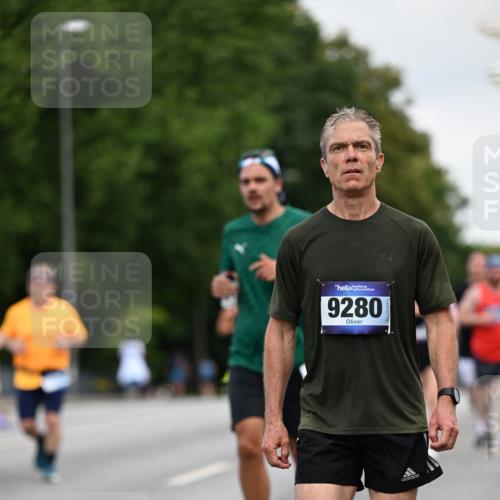 29.06.2025 - hella hamburg halbmarathon Dr. Thomas Lammeyer http://msf.ph/oto/8163666 29.06.2025 10:08:57 Kennedybrücke 1126, 1316, 1347, 1559, 2011, 2424, 2463, 2540, 2698, 2852, 3994, 4146, 4293, 4538, 6311, 6907, 6908, 7017, 8089, 8217, 9280, 10100, 10709, 10834, 11088 meine-sportfotos.de