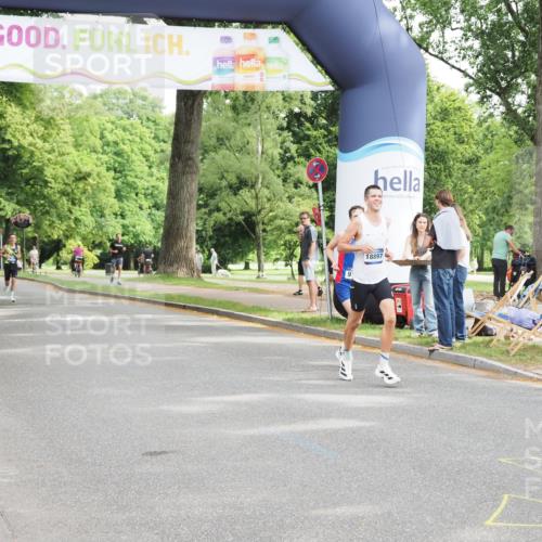 29.06.2025 - hella hamburg halbmarathon MichiJ http://msf.ph/oto/8163669 29.06.2025 10:13:12 Zwischen KM18-KM19 4128, 9151, 18897 meine-sportfotos.de