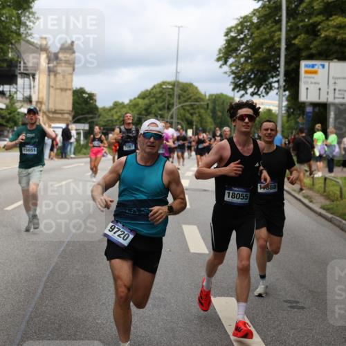 29.06.2025 - hella hamburg halbmarathon Yannick Fuchs http://msf.ph/oto/8163678 29.06.2025 10:39:49 20KM 2188, 2270, 2367, 2470, 2707, 3186, 4277, 5623, 5648, 5706, 6054, 6375, 6819, 6831, 7056, 7087, 7709, 8374, 9105, 9710, 9720, 10064, 10741, 11291, 11688, 11821, 12643, 12783, 13919, 14374, 14385, 14764, 15365, 15636, 15651, 16513, 16617, 16725, 17544, 17960, 18055, 18185, 18346, 18407, 18638, 18862, 18878, 19116 meine-sportfotos.de