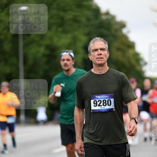 29.06.2025 - hella hamburg halbmarathon Dr. Thomas Lammeyer http://msf.ph/oto/8163698 29.06.2025 10:08:57 Kennedybrücke 1126, 1316, 1347, 1559, 2011, 2424, 2463, 2540, 2698, 2852, 3994, 4146, 4293, 4538, 6311, 6907, 6908, 7017, 8089, 8217, 9280, 10100, 10709, 10834, 11088 meine-sportfotos.de