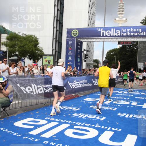 29.06.2025 - hella hamburg halbmarathon Michael Strokosch http://msf.ph/oto/8163701 29.06.2025 10:33:33 Ziel 4602, 8956, 15326, 16931, 17056, 17489, 18731, 18854 meine-sportfotos.de