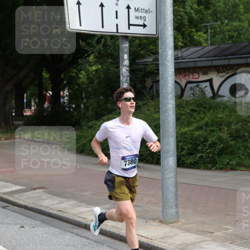 29.06.2025 - hella hamburg halbmarathon Yannick Fuchs http://msf.ph/oto/8163710 29.06.2025 10:21:49 20KM 7380, 12641, 12992, 13780, 14728, 17040, 18692, 19076 meine-sportfotos.de