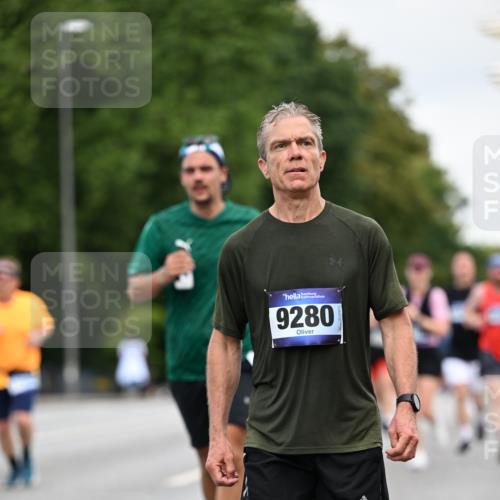 29.06.2025 - hella hamburg halbmarathon Dr. Thomas Lammeyer http://msf.ph/oto/8163712 29.06.2025 10:08:58 Kennedybrücke 1126, 1316, 1347, 1559, 2011, 2424, 2463, 2540, 2698, 2852, 3994, 4146, 4293, 4538, 6311, 6907, 6908, 7017, 8089, 8217, 9280, 10100, 10709, 10834, 11088 meine-sportfotos.de