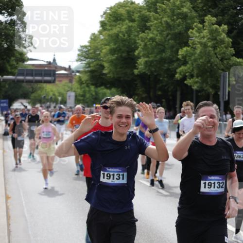 29.06.2025 - hella hamburg halbmarathon Jannik Wohlers http://msf.ph/oto/8163722 29.06.2025 10:20:22 Lombardsbrücke 2053, 2101, 2325, 2834, 2923, 2945, 3247, 3781, 4288, 4350, 4422, 4754, 4869, 5625, 6608, 8113, 8940, 9005, 9011, 9236, 9981, 10050, 10350, 11100, 11145, 11995, 12844, 14138, 14157, 14246, 14342, 14344, 14500, 14502, 14503, 14610, 14611, 14615, 14670, 15513, 16135, 16254, 16638, 16950, 17095, 17155, 17581, 17832, 17987, 18007, 18141, 18423, 18620, 18908, 19014, 19124, 19125, 19131, 19132 meine-sportfotos.de