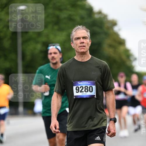 29.06.2025 - hella hamburg halbmarathon Dr. Thomas Lammeyer http://msf.ph/oto/8163728 29.06.2025 10:08:58 Kennedybrücke 1126, 1316, 1347, 1559, 2011, 2424, 2463, 2540, 2698, 2852, 3994, 4146, 4293, 4538, 6311, 6907, 6908, 7017, 8089, 8217, 9280, 10100, 10709, 10834, 11088 meine-sportfotos.de