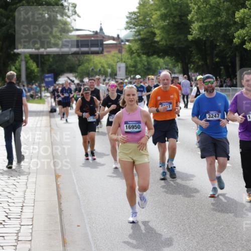 29.06.2025 - hella hamburg halbmarathon Jannik Wohlers http://msf.ph/oto/8163735 29.06.2025 10:20:24 Lombardsbrücke 2053, 2101, 2325, 2834, 2923, 2945, 3247, 3781, 4288, 4350, 4754, 4869, 5041, 5625, 6608, 8113, 8724, 8940, 9005, 9011, 9236, 9981, 10050, 10350, 11100, 11145, 11995, 12844, 14138, 14157, 14246, 14342, 14344, 14500, 14502, 14503, 14610, 14611, 14615, 14670, 15513, 16135, 16254, 16950, 17095, 17155, 17581, 17832, 17987, 18141, 18397, 18423, 18620, 18908, 19014, 19124, 19125, 19131, 19132 meine-sportfotos.de