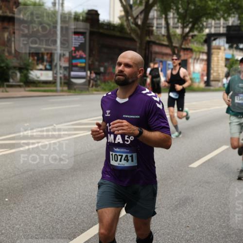 29.06.2025 - hella hamburg halbmarathon Yannick Fuchs http://msf.ph/oto/8163739 29.06.2025 10:39:50 20KM 2188, 2270, 2367, 2470, 2707, 3186, 4277, 5623, 5648, 5706, 6054, 6375, 6819, 6831, 7056, 7087, 7709, 8374, 9105, 9710, 9720, 10064, 10741, 11291, 11688, 11821, 12643, 12783, 13919, 14374, 14385, 14764, 15365, 15563, 15636, 15651, 16513, 16617, 16725, 17544, 17960, 18055, 18185, 18346, 18407, 18638, 18862, 18878, 19116 meine-sportfotos.de