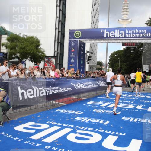 29.06.2025 - hella hamburg halbmarathon Michael Strokosch http://msf.ph/oto/8163748 29.06.2025 10:33:35 Ziel 4602, 8312, 8956, 15326, 16931, 18731, 18854 meine-sportfotos.de