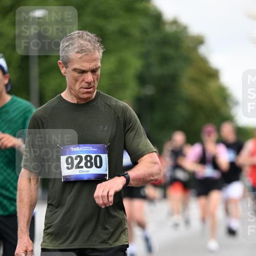 29.06.2025 - hella hamburg halbmarathon Dr. Thomas Lammeyer http://msf.ph/oto/8163772 29.06.2025 10:08:59 Kennedybrücke 1126, 1316, 1347, 1559, 2011, 2424, 2463, 2540, 2698, 2852, 3994, 4146, 4293, 4538, 6311, 6907, 6908, 7017, 8089, 8217, 9280, 10100, 10709, 10834, 11088 meine-sportfotos.de