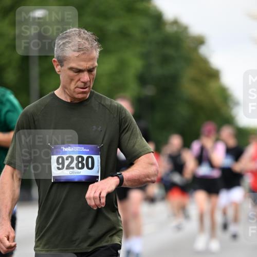 29.06.2025 - hella hamburg halbmarathon Dr. Thomas Lammeyer http://msf.ph/oto/8163778 29.06.2025 10:08:59 Kennedybrücke 1126, 1316, 1347, 1559, 2011, 2424, 2463, 2540, 2698, 2852, 3994, 4146, 4293, 4538, 6311, 6907, 6908, 7017, 8089, 8217, 9280, 10100, 10709, 10834, 11088 meine-sportfotos.de