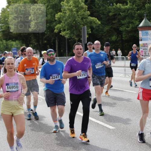 29.06.2025 - hella hamburg halbmarathon Jannik Wohlers http://msf.ph/oto/8163795 29.06.2025 10:20:25 Lombardsbrücke 2053, 2101, 2325, 2834, 2923, 2945, 3247, 3781, 4082, 4288, 4350, 4754, 4869, 5041, 5625, 6608, 8113, 8724, 8940, 9005, 9011, 9236, 9981, 10050, 10350, 11100, 11145, 11995, 12844, 14138, 14157, 14246, 14342, 14344, 14500, 14502, 14503, 14610, 14611, 14615, 14670, 14986, 15913, 16135, 16254, 16950, 17095, 17155, 17832, 17987, 18141, 18397, 18423, 18620, 18908, 19124, 19125, 19131, 19132 meine-sportfotos.de