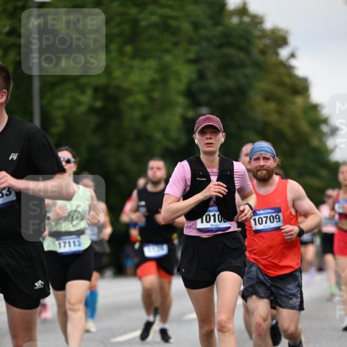 29.06.2025 - hella hamburg halbmarathon Dr. Thomas Lammeyer http://msf.ph/oto/8163801 29.06.2025 10:09:01 Kennedybrücke 1126, 1316, 1347, 1559, 2424, 2463, 2540, 2698, 2852, 3994, 4146, 4293, 4394, 4538, 6311, 6907, 6908, 7017, 8089, 8217, 9280, 10100, 10709, 10834, 11088 meine-sportfotos.de