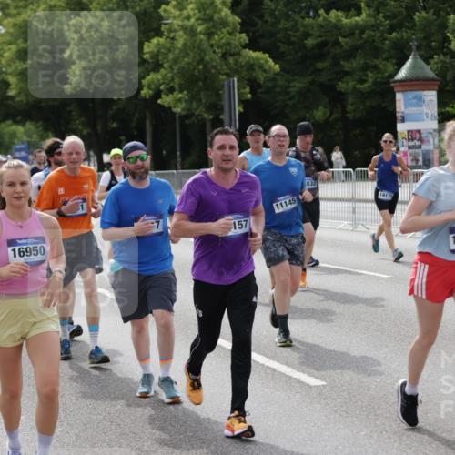 29.06.2025 - hella hamburg halbmarathon Jannik Wohlers http://msf.ph/oto/8163812 29.06.2025 10:20:25 Lombardsbrücke 2053, 2101, 2325, 2834, 2923, 2945, 3247, 3781, 4082, 4288, 4350, 4754, 4869, 5041, 5625, 6608, 8113, 8724, 8940, 9005, 9011, 9236, 9981, 10050, 10350, 11100, 11145, 11995, 12844, 14138, 14157, 14246, 14342, 14344, 14500, 14502, 14503, 14610, 14611, 14615, 14670, 14986, 15913, 16135, 16254, 16950, 17095, 17155, 17832, 17987, 18141, 18397, 18423, 18620, 18908, 19124, 19125, 19131, 19132 meine-sportfotos.de