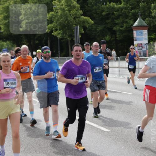 29.06.2025 - hella hamburg halbmarathon Jannik Wohlers http://msf.ph/oto/8163833 29.06.2025 10:20:25 Lombardsbrücke 2053, 2101, 2325, 2834, 2923, 2945, 3247, 3781, 4082, 4288, 4350, 4754, 4869, 5041, 5625, 6608, 8113, 8724, 8940, 9005, 9011, 9236, 9981, 10050, 10350, 11100, 11145, 11995, 12844, 14138, 14157, 14246, 14342, 14344, 14500, 14502, 14503, 14610, 14611, 14615, 14670, 14986, 15913, 16135, 16254, 16950, 17095, 17155, 17832, 17987, 18141, 18397, 18423, 18620, 18908, 19124, 19125, 19131, 19132 meine-sportfotos.de