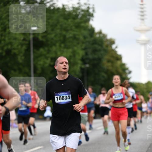 29.06.2025 - hella hamburg halbmarathon Dr. Thomas Lammeyer http://msf.ph/oto/8163872 29.06.2025 10:09:04 Kennedybrücke 1126, 1316, 1347, 1559, 2424, 2463, 2540, 2698, 2852, 3071, 3994, 4293, 4394, 4538, 6311, 6907, 6908, 7017, 8089, 9280, 10100, 10709, 10834, 11088 meine-sportfotos.de